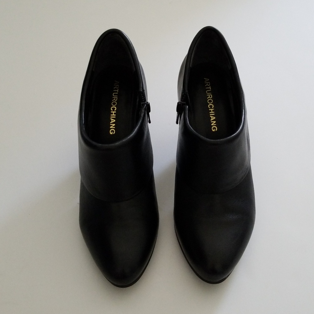 Arturo Chiang Warwick Black Booties, Size 6.5